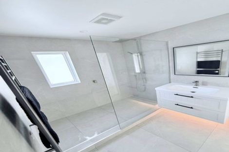 Photo of property in 174 Nevay Road, Karaka Bays, Wellington, 6022