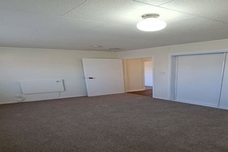 Photo of property in 28 Cabello Place, Unsworth Heights, Auckland, 0632