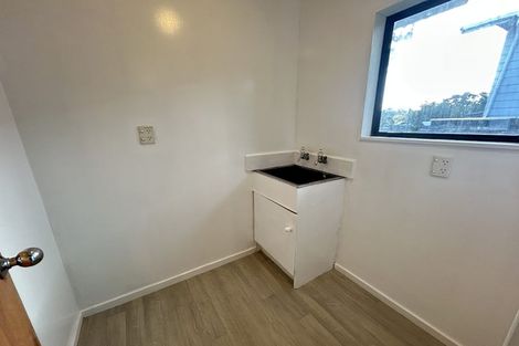 Photo of property in 1/2 Hueglow Rise, West Harbour, Auckland, 0618