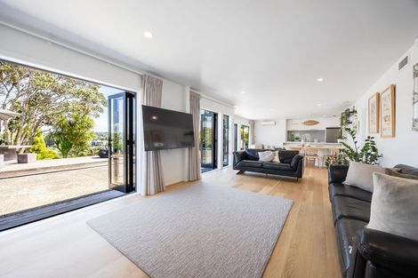 Photo of property in 5a Clifton Road, Browns Bay, Auckland, 0630