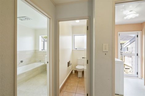 Photo of property in 8 Darcy Place, Massey, Auckland, 0614