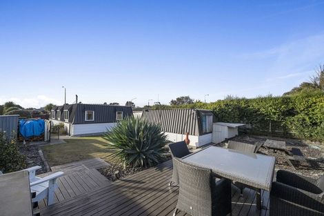 Photo of property in 5 Queenspark Drive, Parklands, Christchurch, 8083