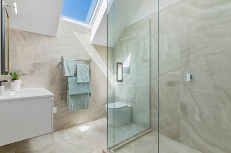 Photo of property in 21 Norwood Road, Bayswater, Auckland, 0622