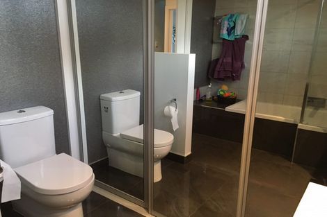 Photo of property in 52 Crofton Road, Harewood, Christchurch, 8051