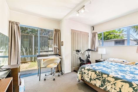 Photo of property in 111 Taikata Road, Te Atatu Peninsula, Auckland, 0610
