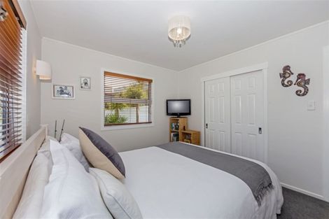 Photo of property in 31 Oteha Valley Road, Northcross, Auckland, 0632