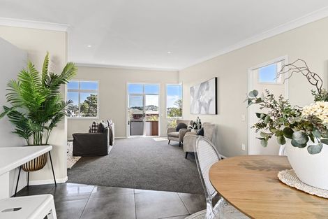 Photo of property in 9 Calvert Road, Moturoa, New Plymouth, 4310