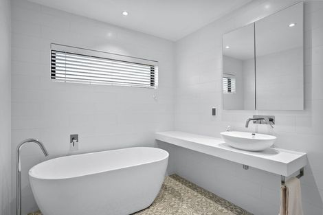 Photo of property in 10 Vaughan Crescent, Murrays Bay, Auckland, 0630