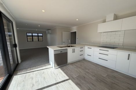 Photo of property in 143 Otuwairoa Esplanade, Opaheke, 2113