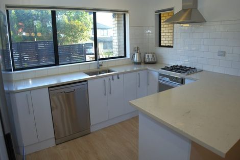 Photo of property in 64 Crossandra Drive, Mangere, Auckland, 2022