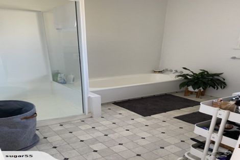 Photo of property in 2/132 Nile Road, Milford, Auckland, 0620