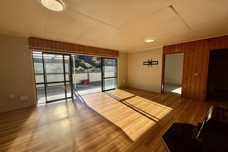 Photo of property in 2/1 Angle Street, Picton, 7220