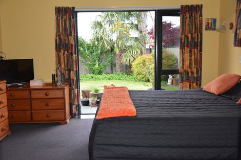 Photo of property in 11 Flemington Place, Taradale, Napier, 4112