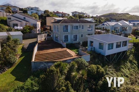 Photo of property in 4a Sunhaven Drive, Newlands, Wellington, 6037