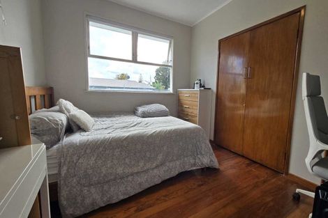 Photo of property in 1 Coburg Street, Henderson, Auckland, 0612