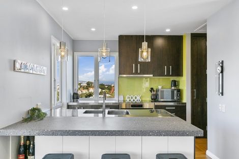 Photo of property in 22 Fairview Crescent, Kelburn, Wellington, 6012
