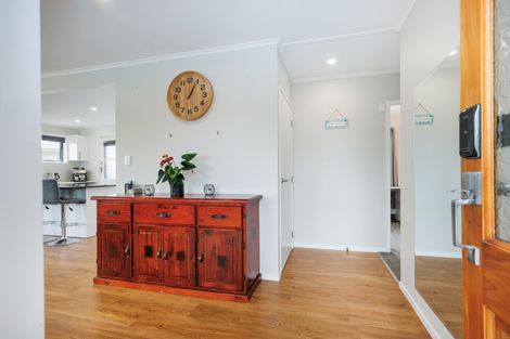 Photo of property in 28 Raglan Avenue, Cloverlea, Palmerston North, 4412