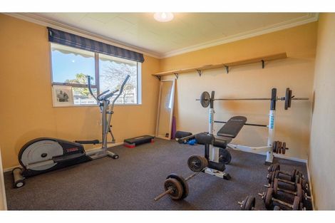 Photo of property in 121 Cunningham Crescent, Grasmere, Invercargill, 9810