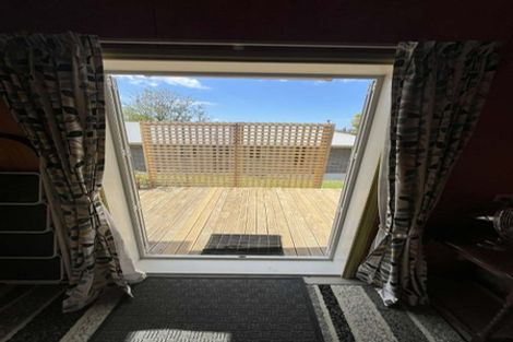 Photo of property in 51 Onewa Road, Northcote, Auckland, 0627