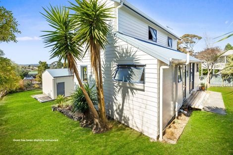 Photo of property in 5 Lorena Place, West Harbour, Auckland, 0618