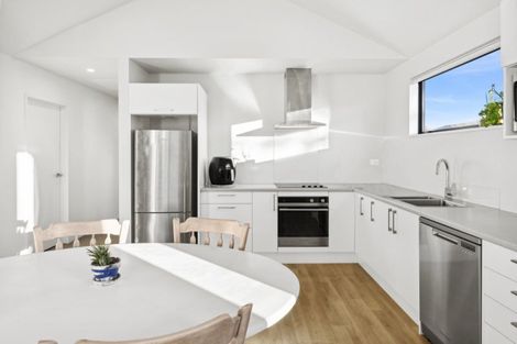 Photo of property in 2 Matakanui Lane, Wanaka, 9305