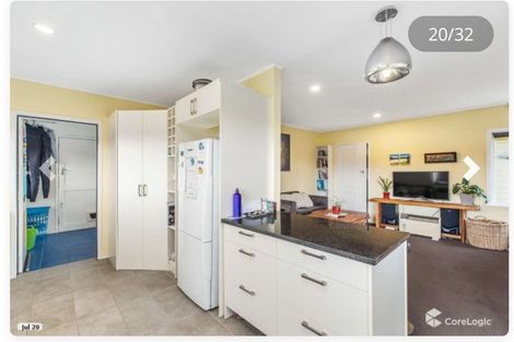 Photo of property in 10 Bishop Street, Green Bay, Auckland, 0604