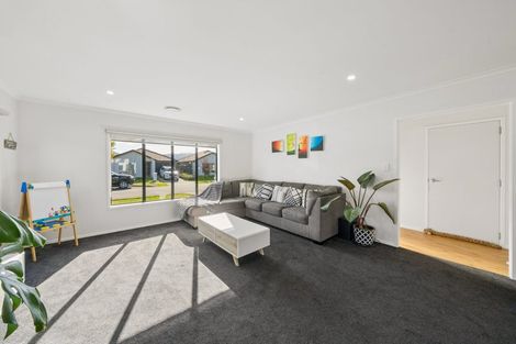 Photo of property in 17 Te Kaeaea Crescent, Wallaceville, Upper Hutt, 5018
