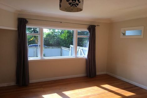 Photo of property in 17 Tauhinu Road, Greenhithe, Auckland, 0632