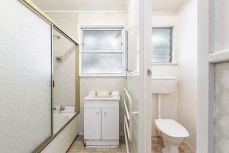 Photo of property in 2/111 Eskdale Road, Birkdale, Auckland, 0626