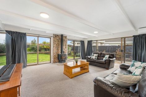 Photo of property in 18 Chippendale Crescent, Highbury, Palmerston North, 4412