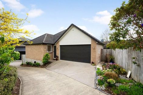 Photo of property in 11 Logan Place, Waiuku, 2123