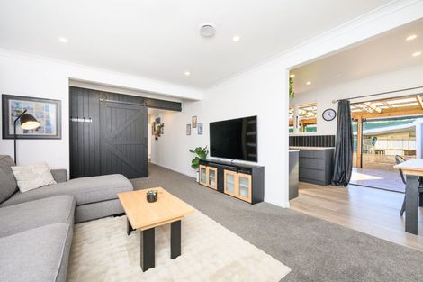 Photo of property in 33 Benmore Avenue, Cloverlea, Palmerston North, 4412