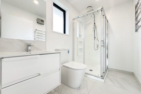 Photo of property in 33 Akoranga Place, Hornby, Christchurch, 8042