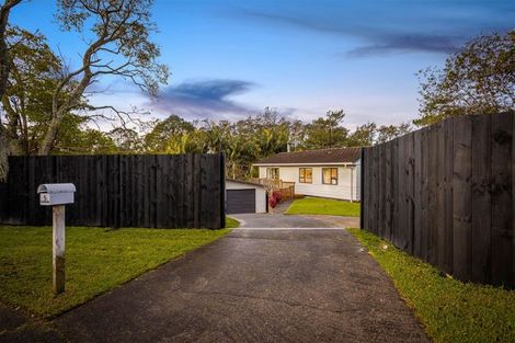 Photo of property in 5 Lowell Place, Massey, Auckland, 0614