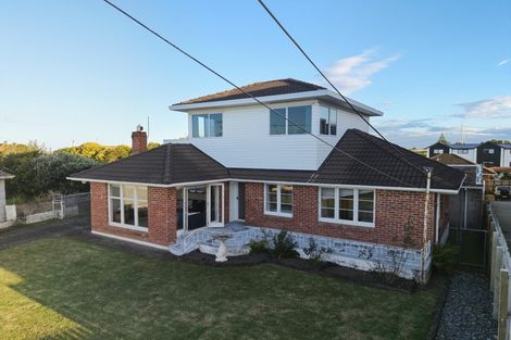 Photo of property in 2 Toru Street, Te Atatu Peninsula, Auckland, 0610