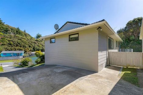 Photo of property in 64 Omapere Street, Whitby, Porirua, 5024