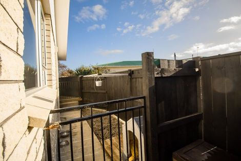Photo of property in 32 Palliser Place, Milson, Palmerston North, 4414