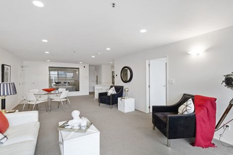 Photo of property in 4i/175 Hurstmere Road, Takapuna, Auckland, 0622