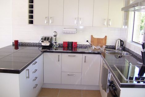 Photo of property in 2/10 Raewyn Place, Pakuranga, Auckland, 2010