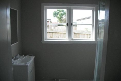 Photo of property in 65 Birdwood Road East, Pukekohe, 2120