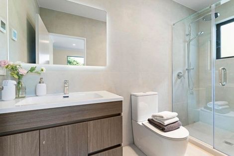 Photo of property in 35 Taipahitini Road, Rosehill, 2113