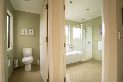 Photo of property in 6 Burbank Crescent, Churton Park, Wellington, 6037