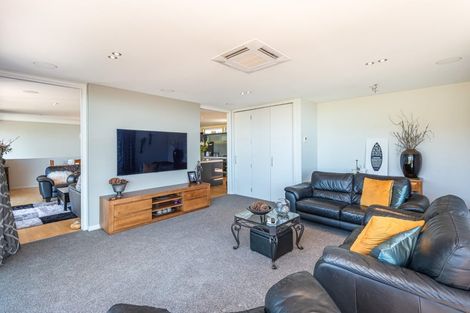 Photo of property in 6 Challenger Lane, Redcliffs, Christchurch, 8081