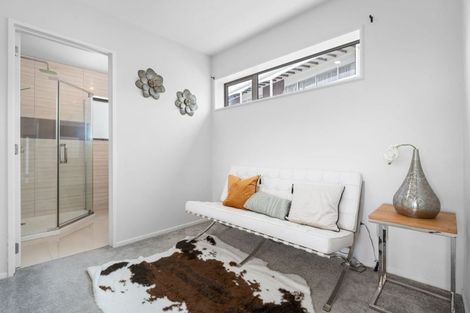 Photo of property in 2 Dhaka Lane, Ranui, Auckland, 0612