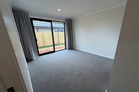 Photo of property in 143 Otuwairoa Esplanade, Opaheke, 2113