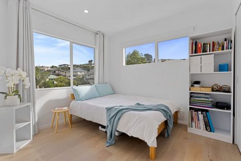 Photo of property in 2/1 Mossop Rise, Glenfield, Auckland, 0629