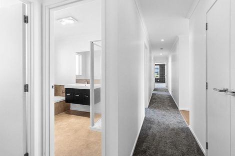 Photo of property in 10 Wentworth Lane, Waiwhakaiho, New Plymouth, 4312