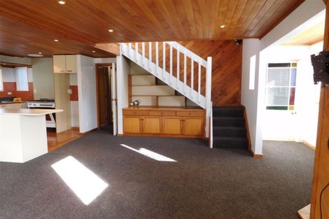 Photo of property in 28 Sunset Road, Unsworth Heights, Auckland, 0632