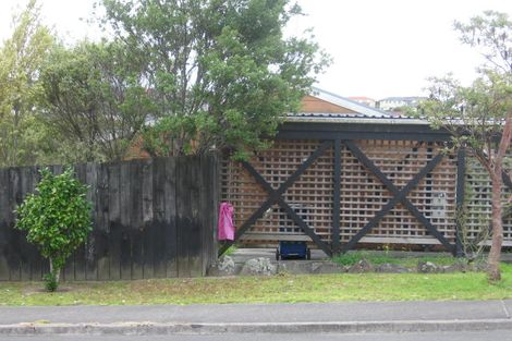 Photo of property in 2/54 Trias Road, Totara Vale, Auckland, 0629