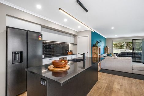 Photo of property in 19 Kawariki Road, Helensville, 0800